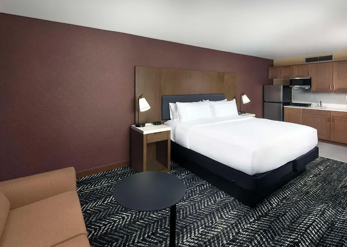 Doubletree By Hilton Manhattan, Ks