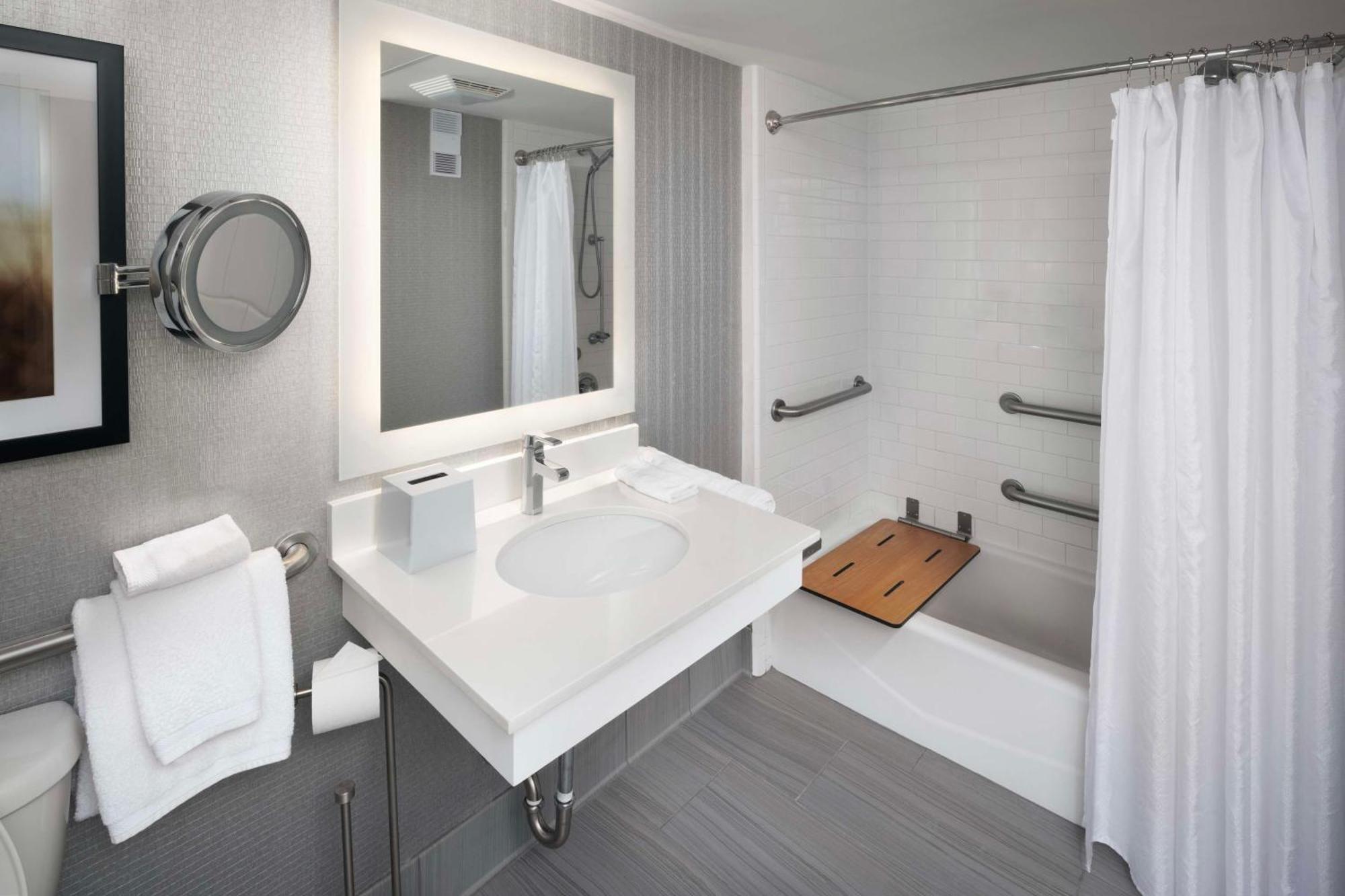 Doubletree By Hilton Manhattan, Ks 3* Manhattan