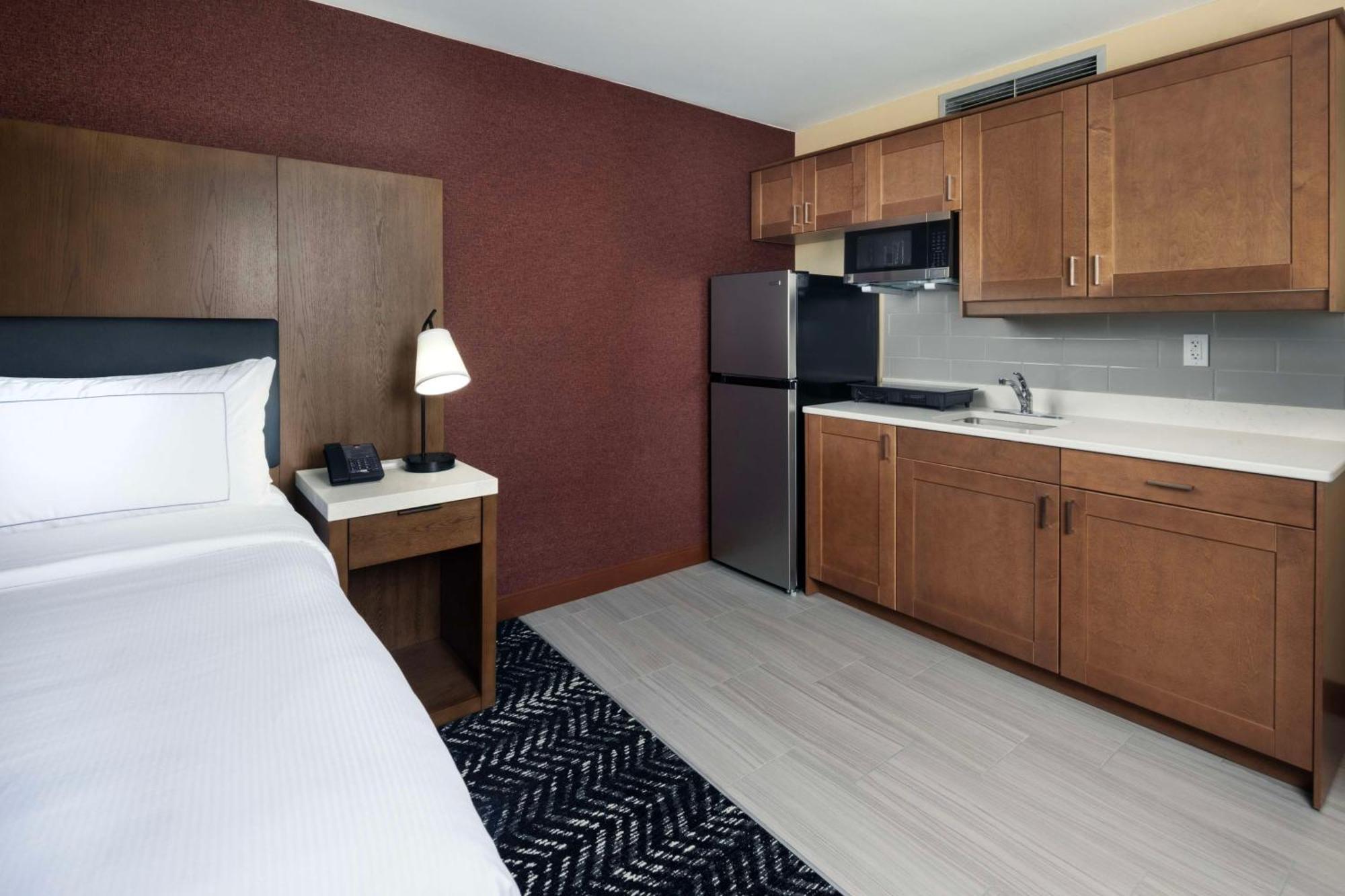 Doubletree By Hilton Manhattan, Ks Hotel
