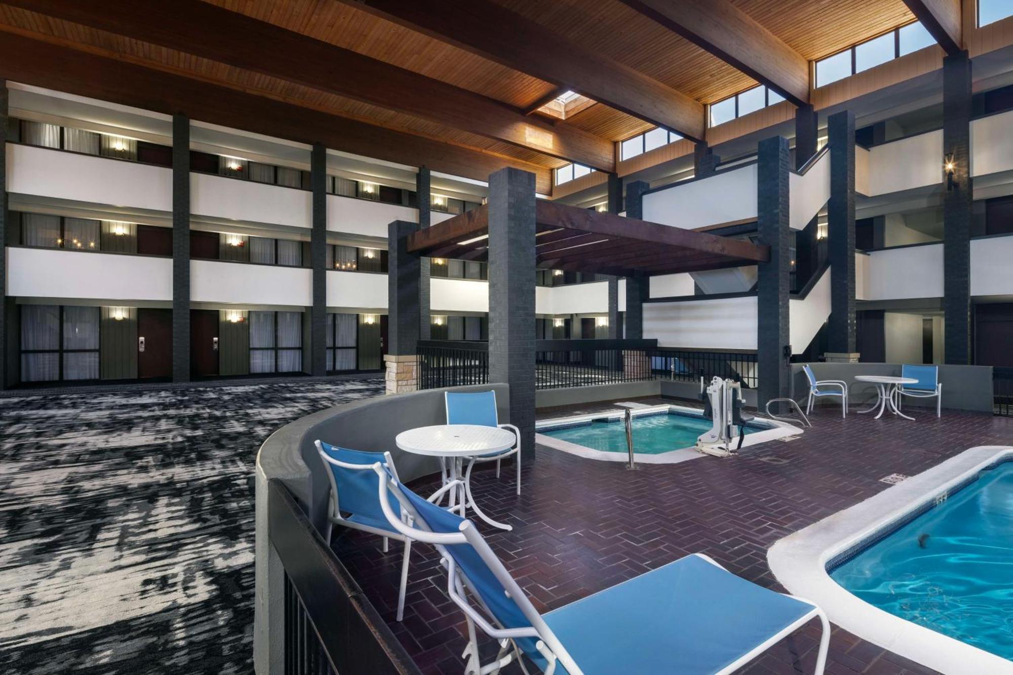 Doubletree By Hilton Manhattan, Ks 3*