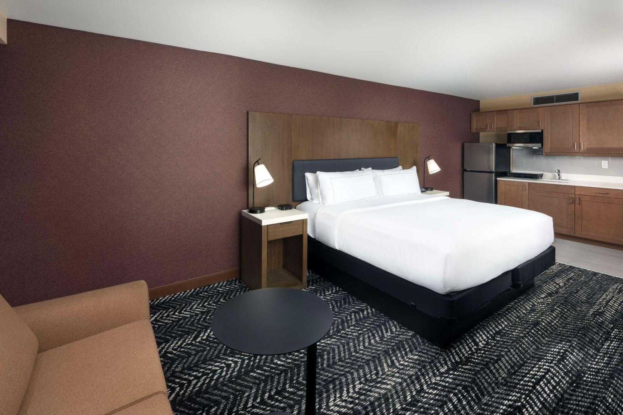 Doubletree By Hilton Manhattan, Ks Hotel 3*
