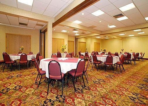 Doubletree By Hilton Manhattan, Ks Hotel Manhattan