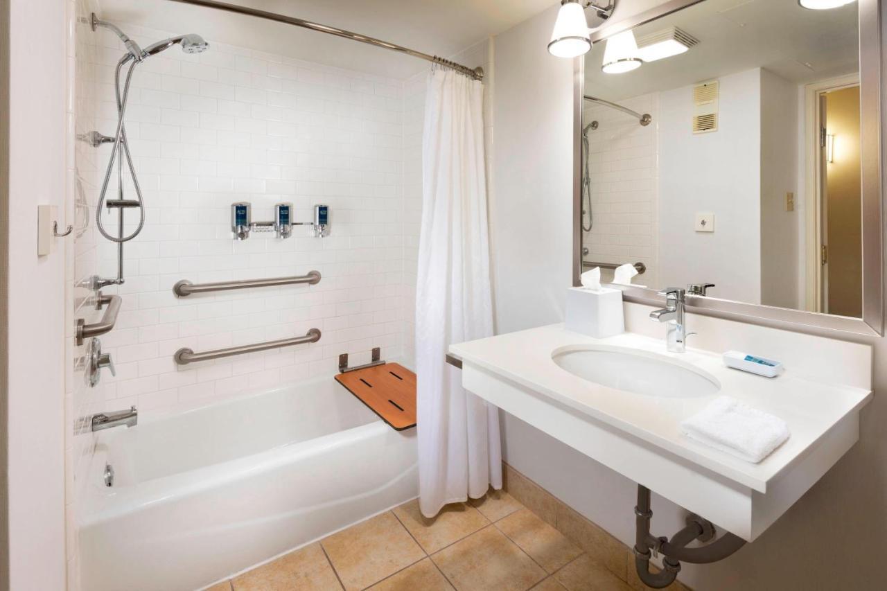 Hotel Doubletree By Hilton Manhattan, Ks